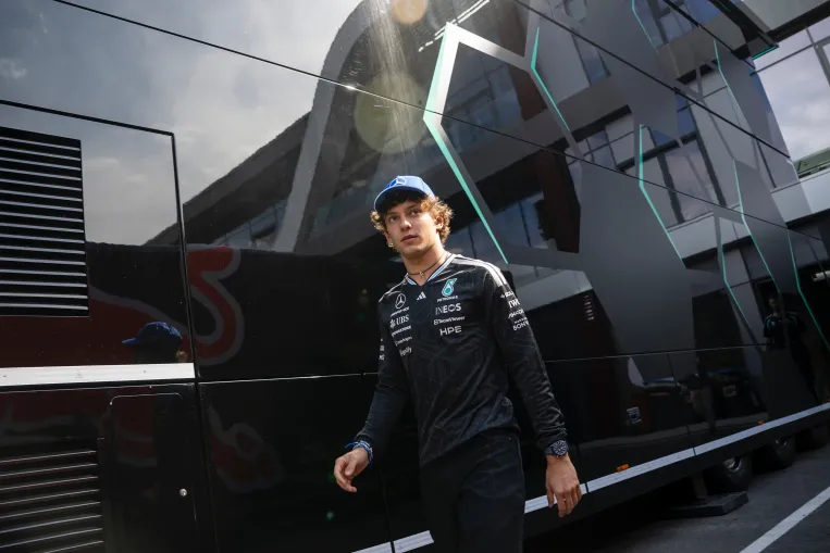 Előbb vezetett F1-kocsit, mint hogy jogsija lett volna – Antonelli a Forma–1 legfiatalabb világbajnoka lehet