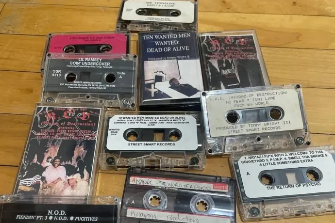 A legenda szerint halott lelkek vannak bezárva ezekbe a rapkazettákba