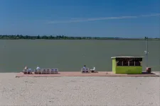 Bakteriális szennyezés miatt tilos fürdeni hat strandon a Velencei-tónál