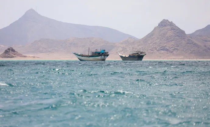 Hajók a Báb el-Mandeb szorosnál 2026. április 2-án – Fotó: Reuters