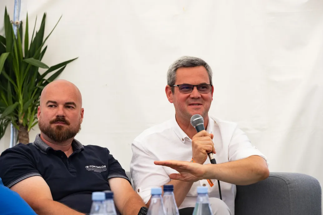 A főnök holnap mond egy nagyon jó beszédet, a Fidesz jó tracken van