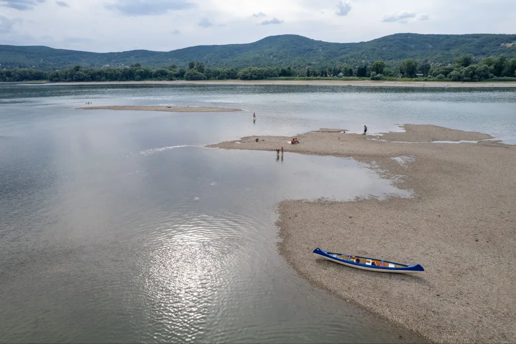 Olyan alacsony a Duna, hogy buszoztatni kell a szállodahajózó turistákat