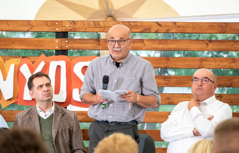 A tusványosi nemzetpolitikai kerekasztalon felsorolták a fideszes toposzokat, majd egy történész felszólalt, hogy őszinte számvetésre lenne szükség