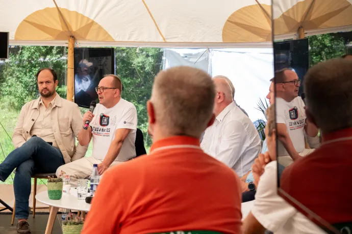 Fenti képen balról jobbra: Nacsa Lőrinc és Németh Zsolt – Fotó: Tamás Zsófia / Transtelex