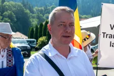 Mihai Tîrnoveanu két-három tucatnyi emberrel tüntetett Sepsiszentgyörgyön