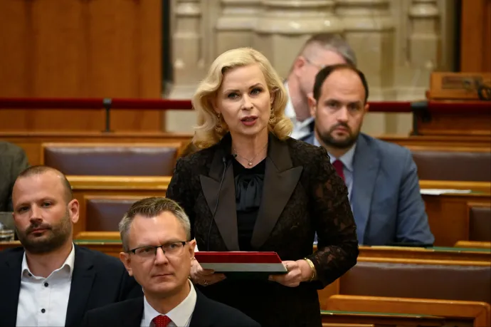 Kiderült, hogy Juhász Hajnalka miért mondta egy tiszás képviselőnek, hogy szégyellje magát
