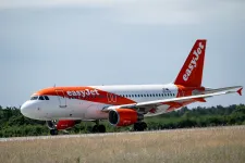 Tömegbunyó miatt fordult vissza egy brit repülő Tenerifére