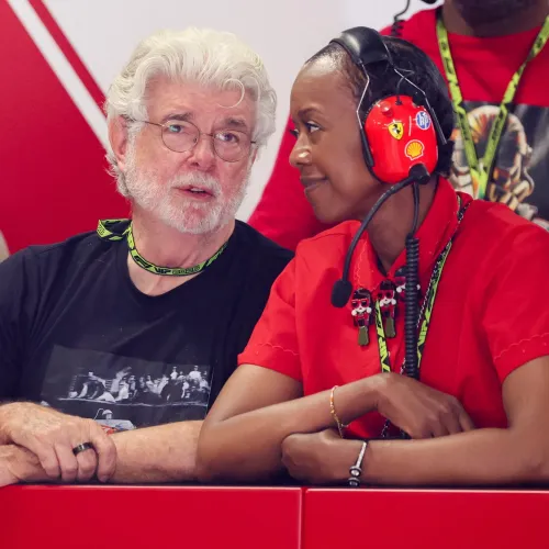 Beugrott a Ferrarihoz a Forma–1-re Magyarországra érkező George Lucas