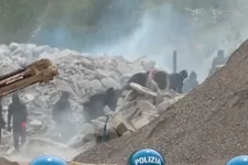 Hatvan rendőr sérült meg Torino mellett, amikor a gyorsvasút elleni tiltakozók rájuk támadtak