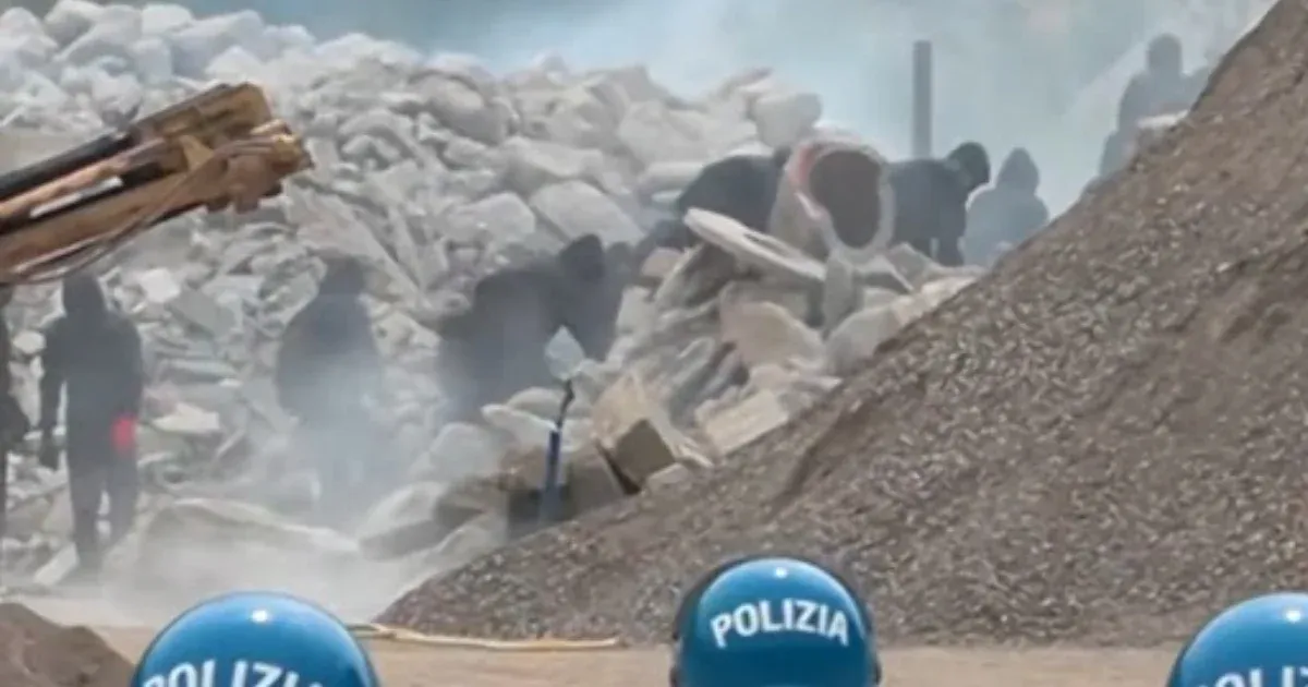 Zavargások Chiomontéban: Közel hatvan rendőr sérült meg a NO Tav tiltakozók támadásában Zavargások Chiomontéban: Közel hatvan rendőr sérült meg a NO Tav tiltakozók támadásában