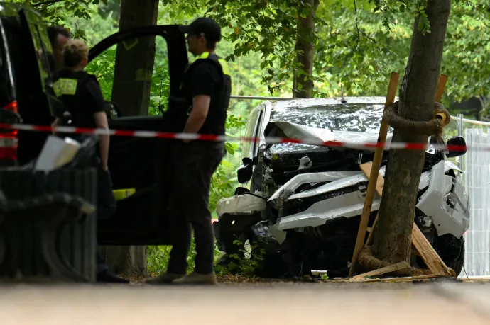 Késsel rontott rájuk, lelőtték a rendőrök a férfit, aki a gyanú szerint kisbusszal hajtott a tömegbe a berlini Pride-on