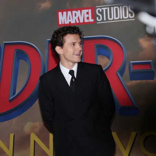 Tom Holland szerint néhány filmje annyira szar volt, hogy nem szívesen reklámozta őket