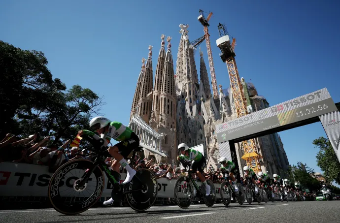 A Caja Rural – Seguros RGA csapat a 113. Tour de France-on 2026. július 4-én Barcelonában – Fotó: Bruna Casas / Reuters