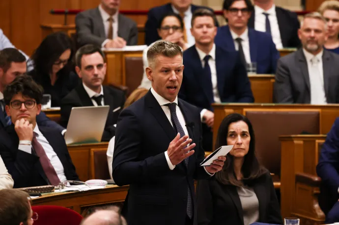 Hankó Balázstól megvonták a szót, a Fidesz és a KDNP otthagyta a parlamentet