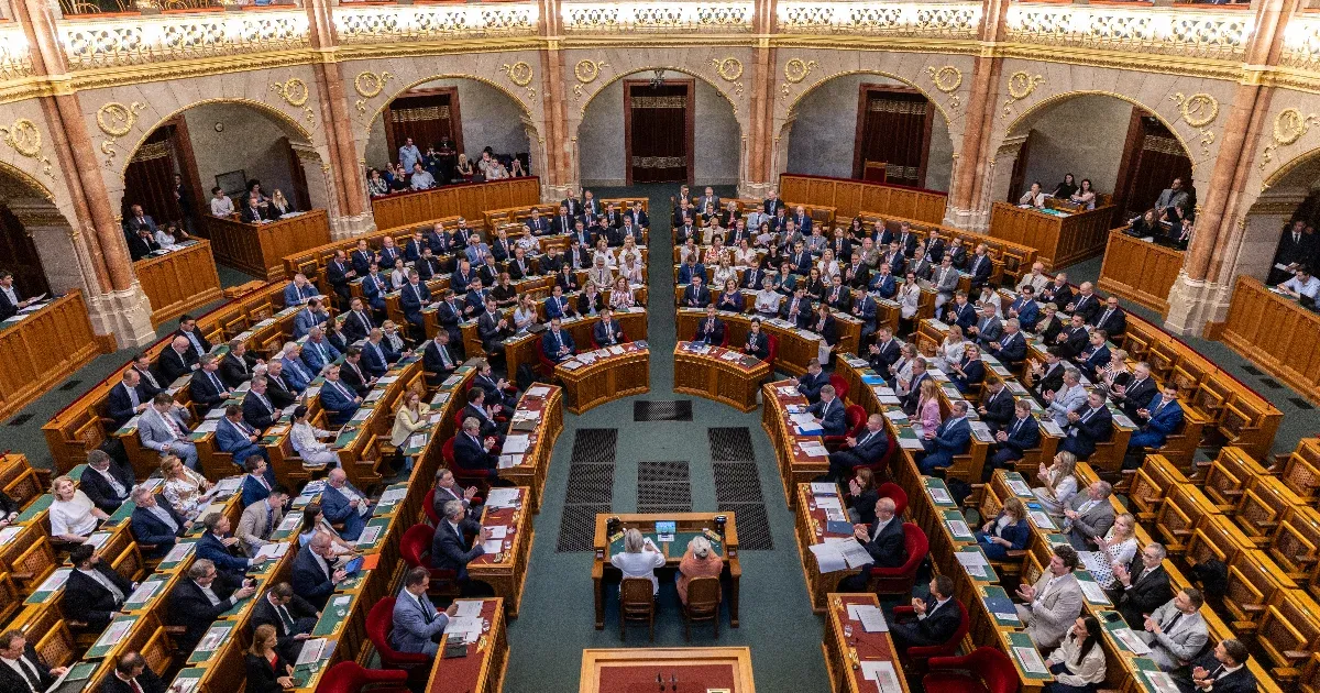 Országgyűlés: Törvényjavaslatok és viták a titkosszolgálati tevékenység feltárásáról Országgyűlés: Törvényjavaslatok és viták a titkosszolgálati tevékenység feltárásáról