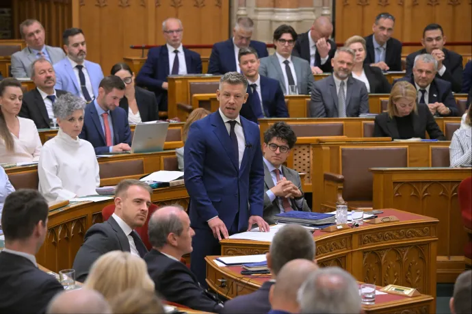 Rétvári kitiltaná a parlamentből a trógerezést és a hazaárulózást, Magyar a világ legálszentebb politikusának tartja a KDNP frakcióvezetőjét