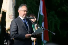 150 milliós kenőpénz elfogadásával gyanúsították meg Bús Balázst