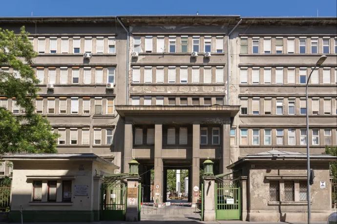 Százmilliárdos hitelkártyát örökölt meg a kórházakban a kormány, és félig már üres