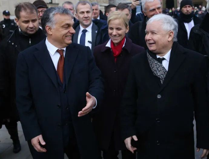 Orbán Viktor és Jarosław Kaczyński a magyar miniszterelnök lengyelországi látogatásán 2016 decemberében – Fotó: Jakub Porzycki / AFP