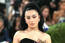Charli XCX portréja a brit történelem legnagyobb alakjait bemutató múzeumba került