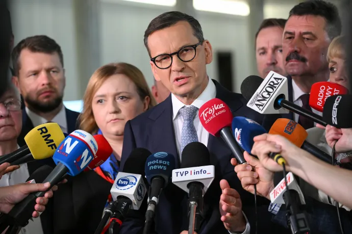 Mateusz Morawiecki volt lengyel miniszterelnök, az ellenzéki Jog és Igazságosság párt eddigi alelnöke varsói sajtóértekezletén 2026. július 24-én – Fotó: Radek Pietruszka / EPA-PAP / MTI