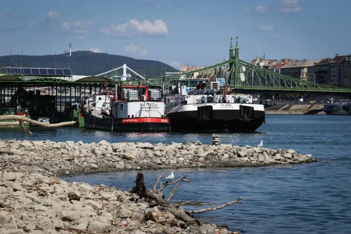 Egy tucat szállodahajó vesztegel a Duna magyarországi szakaszán az alacsony vízállás miatt