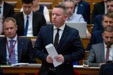 Pósfai megtiltaná a vezető politikusoknak, hogy sportszövetségek élére üljenek