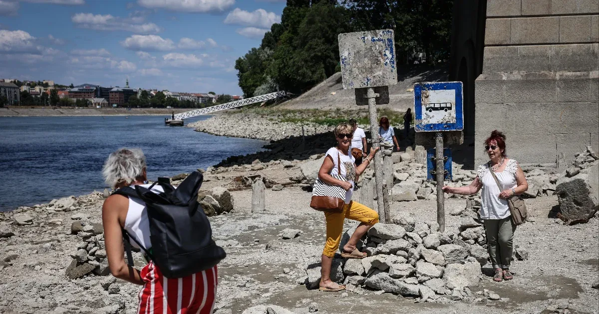 Danube at historic low in Budapest