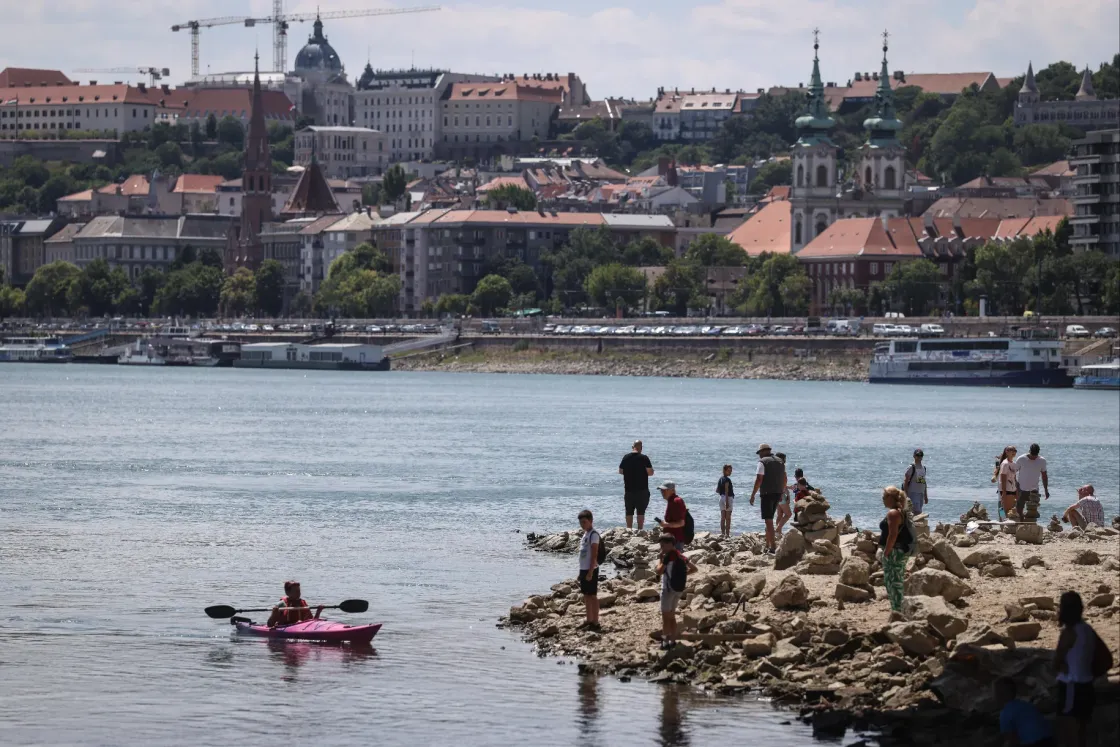 Danube at historic low in Budapest