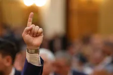 A képviselőház megszavazta: a vagyonnyilatkozatok titkosak maradnának, de lenne egy nyilvános változata is