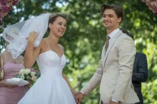 Liptai Claudia fontoskodó örömanyaként kavarja meg a szerelmesek életét a Hogyan tudnék élni nélküled? 2 előzetesében