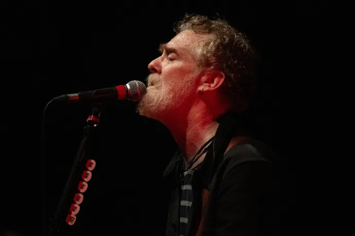 Motorbalesetben meghalt Glen Hansard Oscar-díjas zenész