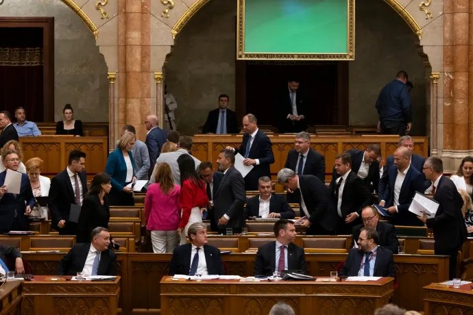 Sorcsere jön a Fidesznél, újabb 4-6 képviselőt lecserélhetnek a parlamenti frakcióban év végéig