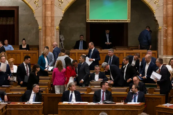 Sorcsere jön a Fidesznél, újabb 4-6 képviselőt lecserélhetnek a parlamenti frakcióban év végéig