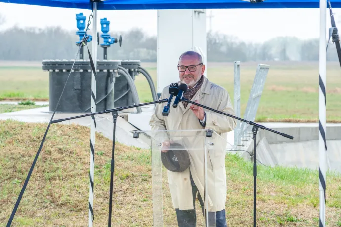 Lantos Csaba korábbi energiaügyi miniszter a Homokháti vízpótlás befejező ütemének kiépítéséről tartott sajtótájékoztatón, a Zákányszék határában lévő Lódri Szivattyútelepen, 2026. március 30-án – Fotó: Oláh Tamás / MTI