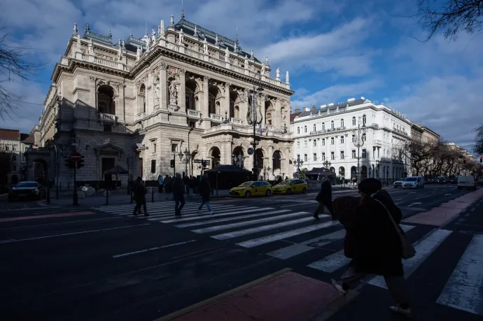 Átvilágítja az Operaházat a kormány, Ókovács áll elébe és Puccinit ajánl