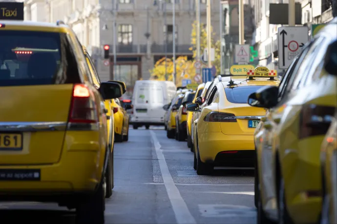 Drágul a taxizás Budapesten, nem minden taxis elégedett a változásokkal