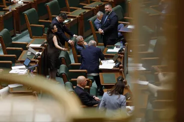 Az RMDSZ megszavazta, végül elbukott a PSD és a szuverenisták javaslataival módosított integritási törvény