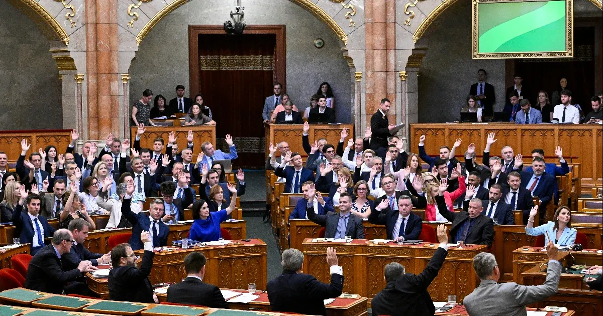 Energiafogyasztási megszorítások: Elhalasztott rendkívüli parlamenti ülések és lekapcsolt díszkivilágítás Budapesten Energiafogyasztási megszorítások: Elhalasztott rendkívüli parlamenti ülések és lekapcsolt díszkivilágítás Budapesten