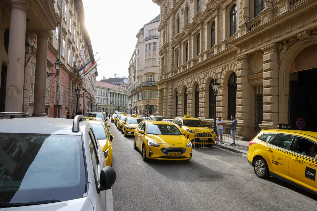 Szombattól drágul a taxizás Budapesten