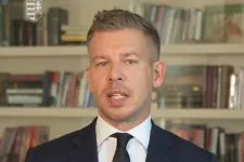 Magyar Péter rendkívüli bejelentése: korlátozzák a nagyfogyasztókat, már hétvégén leállíthatják Paksot