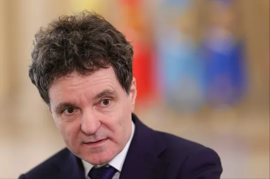 Nicuşor Dan szerint politikai megállapodás született arról, hogy Romániának át kell térnie az euróra