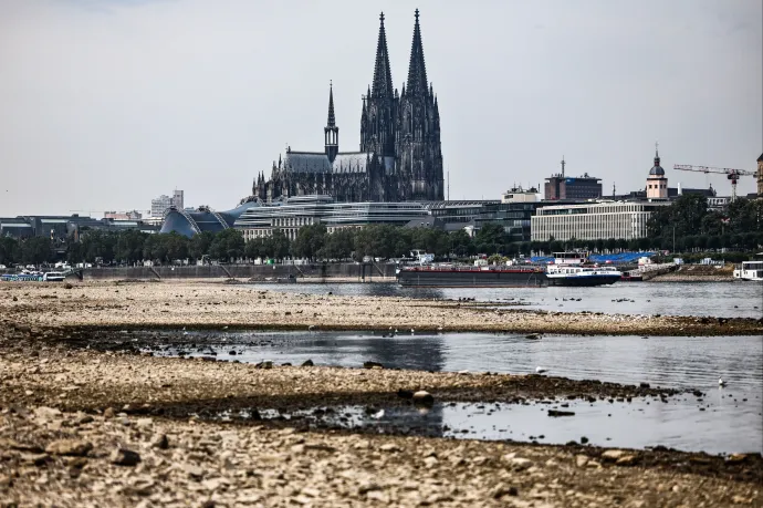 Kölnnél rekord alacsony szintre csökkent a Rajna vízszintje