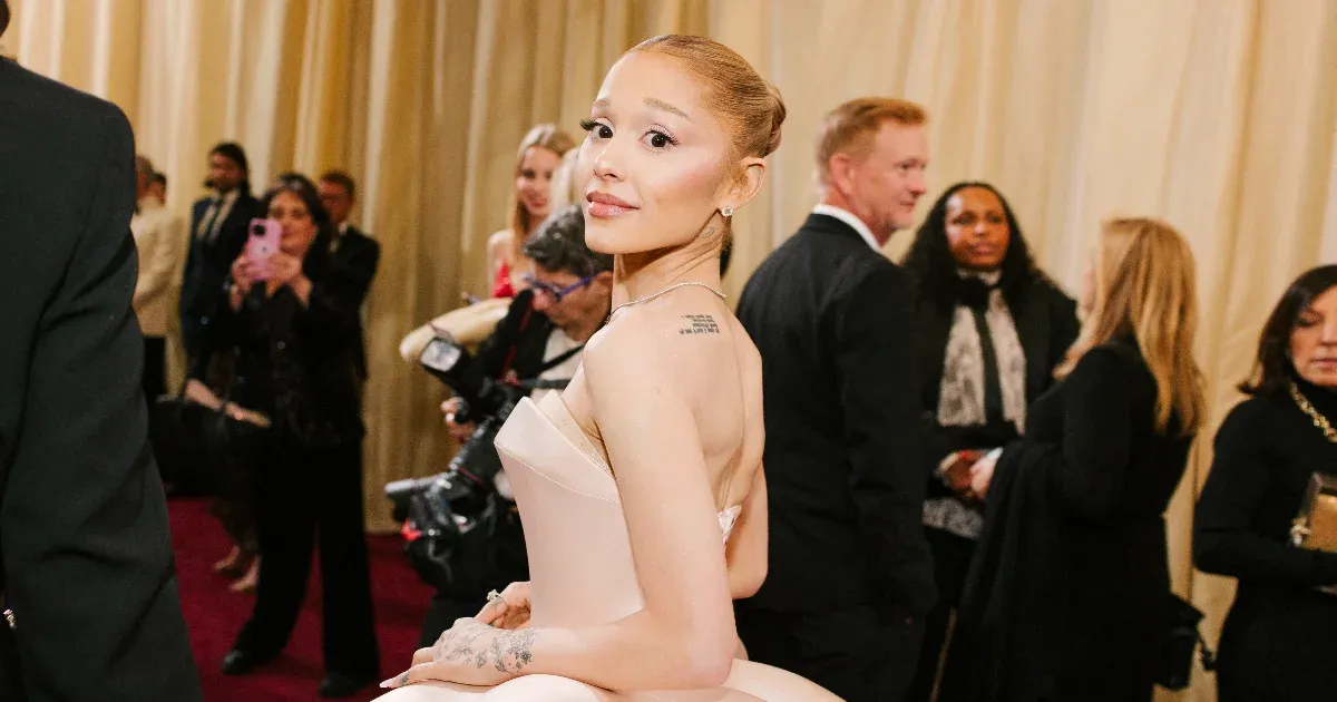 Ariana Grande ideiglenesen visszavonul, miután befejezi turnéját és lemond a musical szerepéről