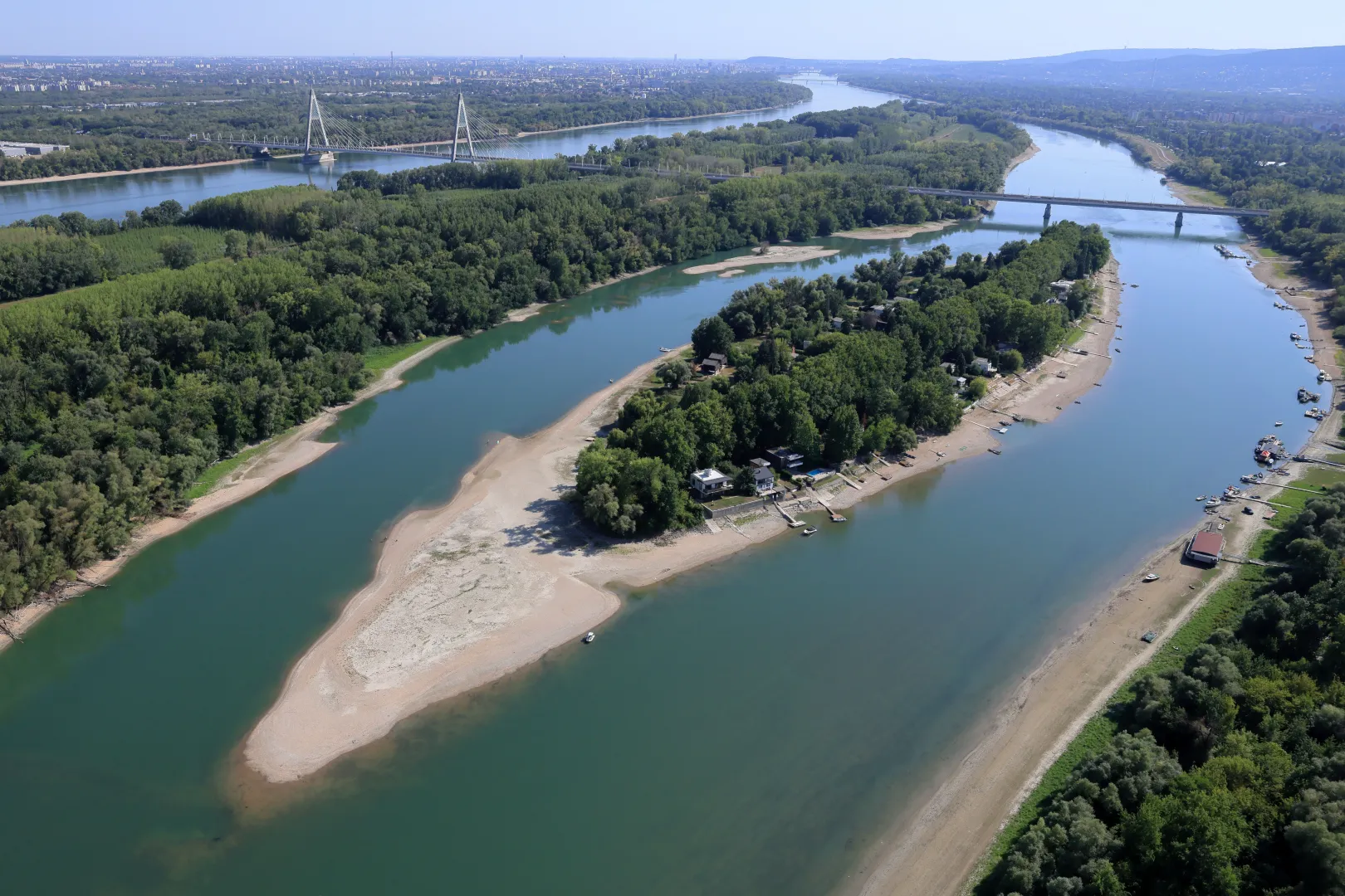 A Lupa-sziget és a Megyeri híd északról nézve – Fotó: Sztraka Ferenc