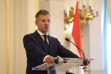 Fékezzék meg a dezinformációk terjesztését, szólította fel az ellenzéki pártokat Magyar Péter