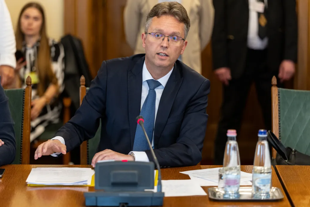 Hankó Balázs ügyvédje észrevételt nyújtott be az ügyészséghez, a politikus visszautasítja, hogy bűnösnek kiáltsák ki az NKA-ügyben