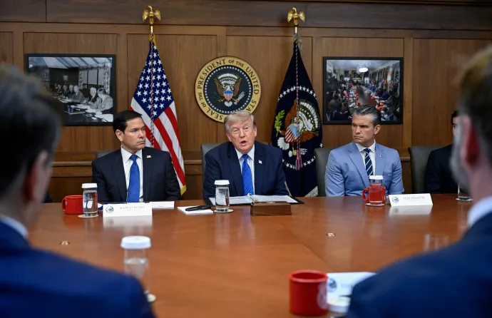 Donald Trump beszél a 2026. július 31-i kabinetülésen a marylandi Thurmontban – Fotó: Daniel Heuer / Reuters