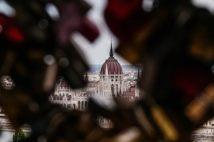 Az OECD szerint reformok nélkül hosszú távon elszállhat a magyar államadósság