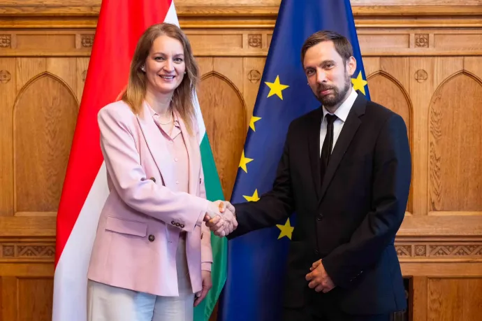 Forsthoffer Ágnes házelnök és Divinyi Zsombor – Fotó: Forsthoffer Ágnes / Facebook
